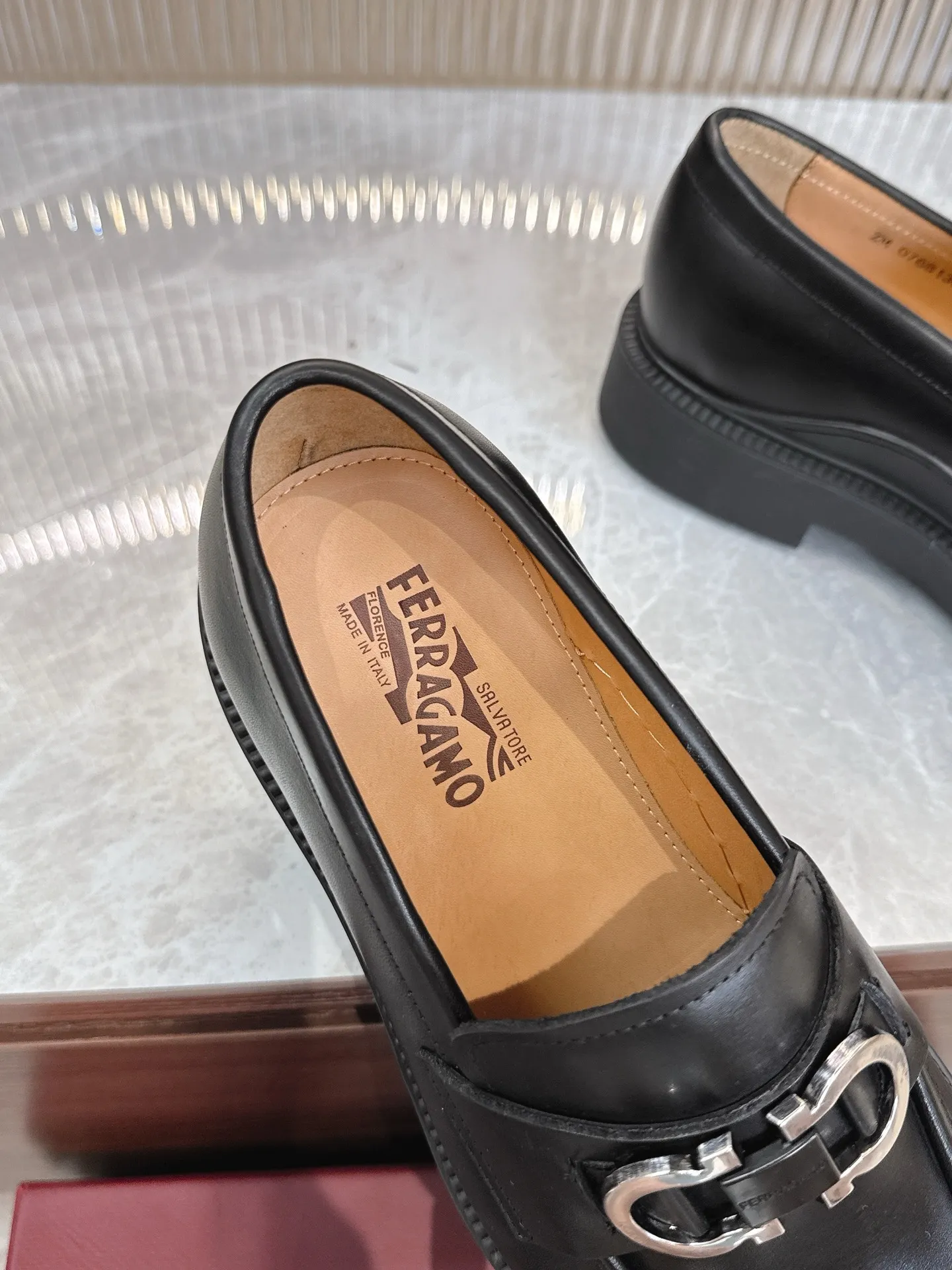 [Ferragam] Top P: 960💰 Size: 39-44 (38. 45.46 can be customized) Ferragamo men's boutique loafers, top quality, imported cowhide upper, water-dyed cowhide lining, original outsole.